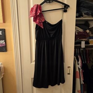 Judith March one shoulder dress sz large black with red sequin bow detail